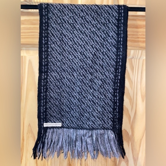 Churchill handwoven scarf - Picture 2 of 4